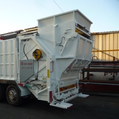 Waste collecting and compacting unit